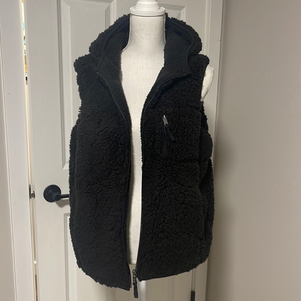 Hooded Sherpa Vest
